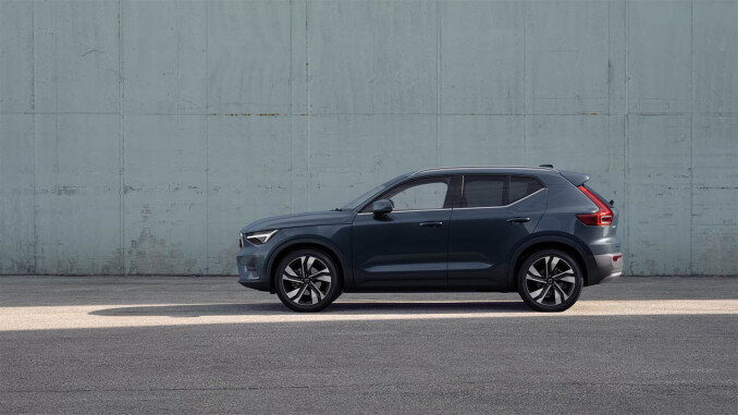 Volvo XC40 2.0 B4P Ultra Bright 5dr Auto Petrol Estate - Image 9